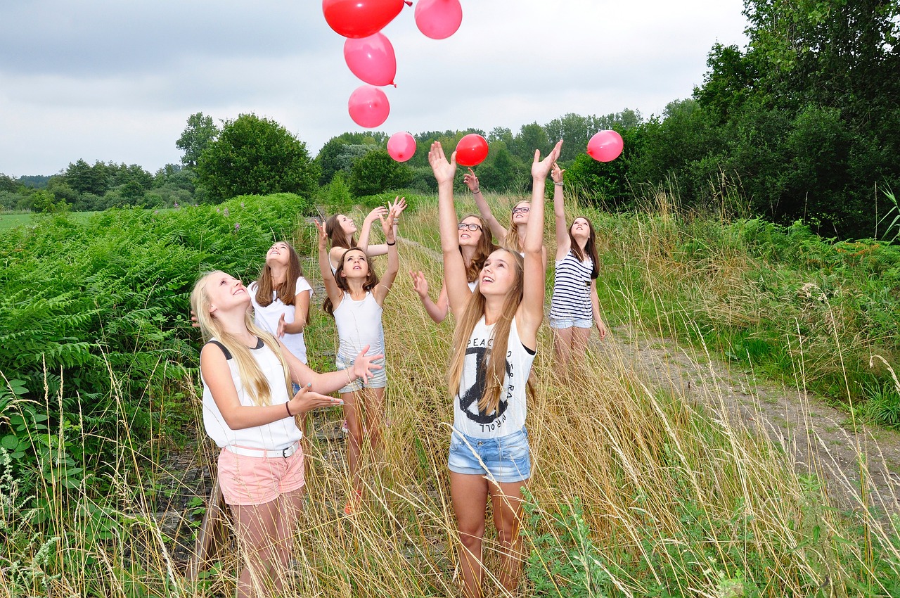 girls-1563093_1280